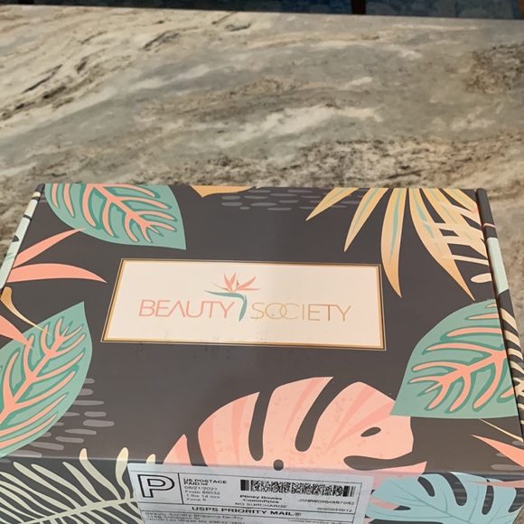 Meet your Posher, Jennifer - Picture 3 of 3